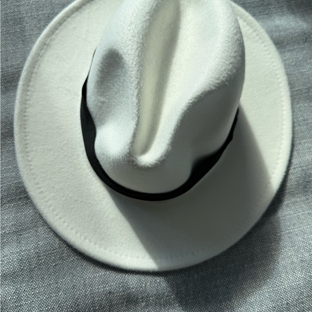 Wool hat - Picture 2 of 2